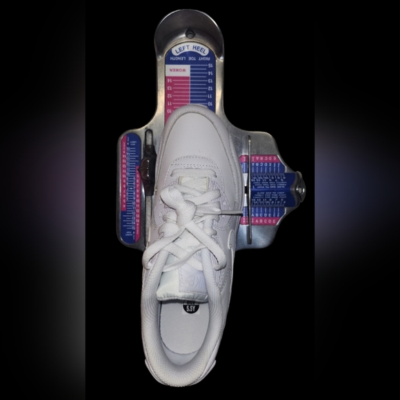 Boys Youth Nike Air Max 90 Leather (GS) Triple White Size 5.5Y - Picture 11 of 13